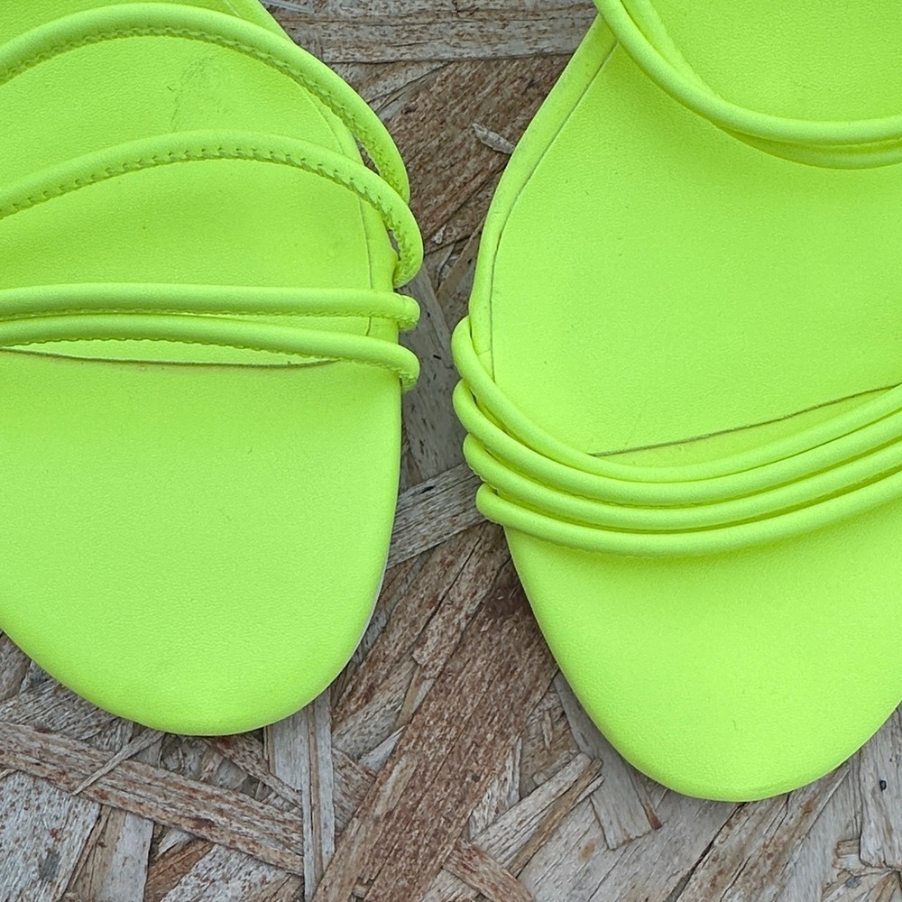 Jennifer Lopez Bright neon Yellow / green  Open Toe Strappy Heels - Picture 2 of 7